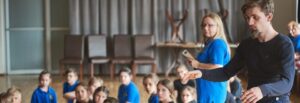 Zajęcia dla dzieci, Rybnik, zajęcia kreatywne, dzieci, taniec, teatrWojciech Chowaniec - producent, reżyser, aktor, choreograf - prowadzi zajęcia z tańca kreatywnego dla dzieci w Rybniku