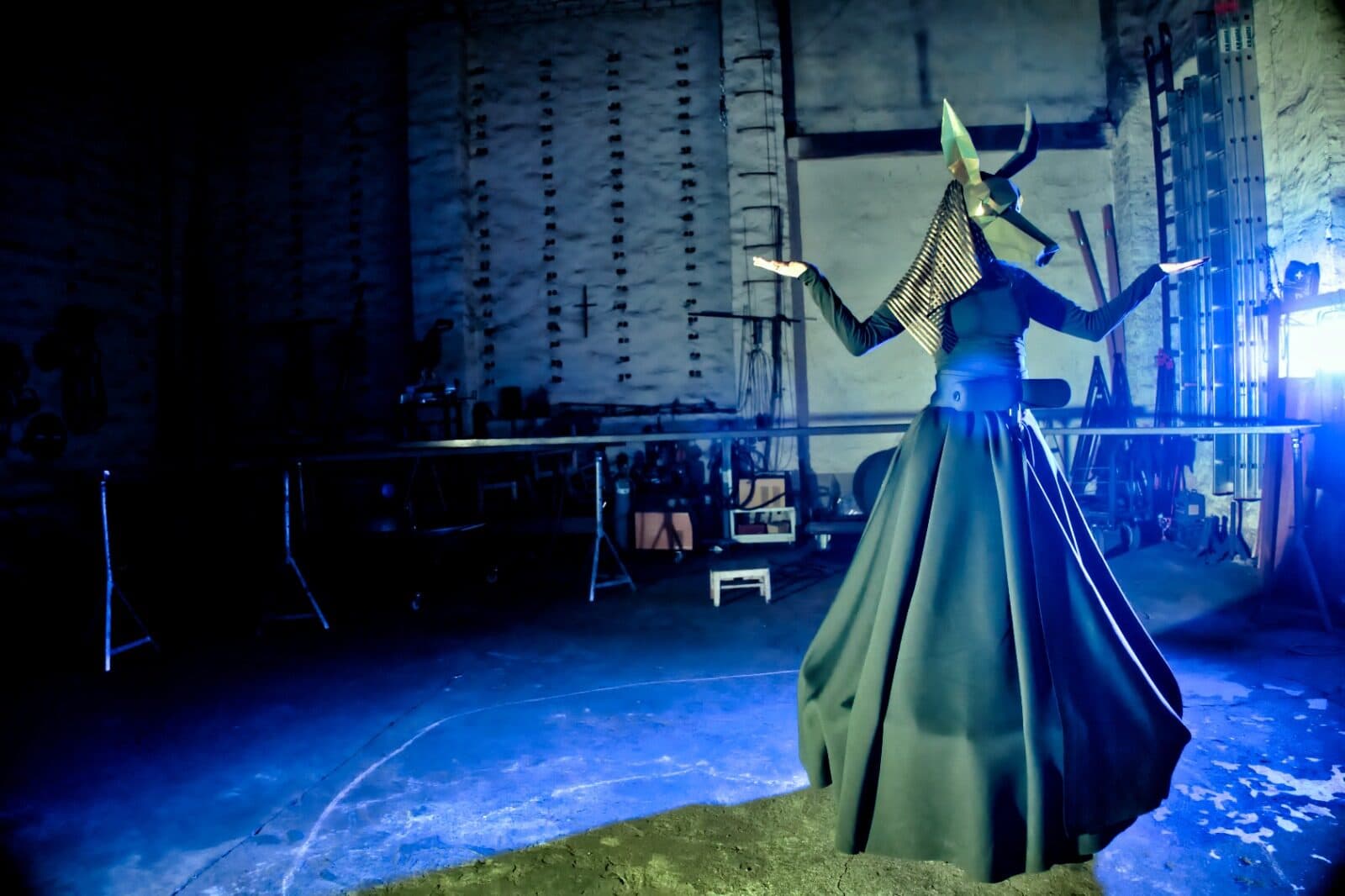 Live artistic performance as entertainment during a corporate event