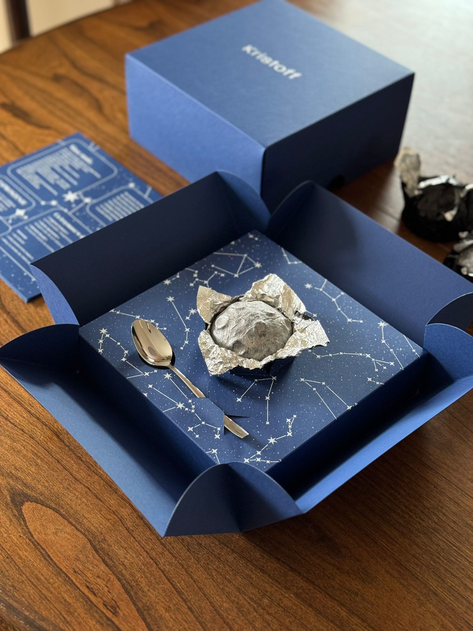 Fly Me to the Moon personalised VIP invitation created by MOVYTZA for Hotel Kristoff